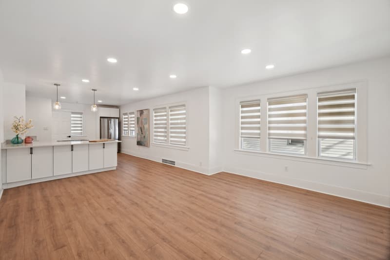 Royal Oak House: 214 West Twelve Mile Road