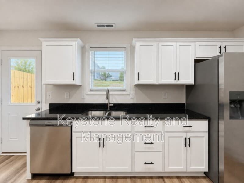 Clarksville Apartment: 919 Martin Street