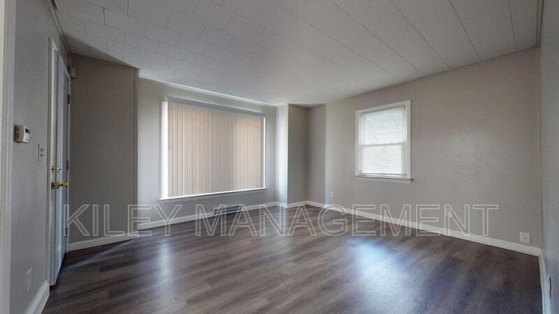 Flint House: 722 Hubbard Avenue