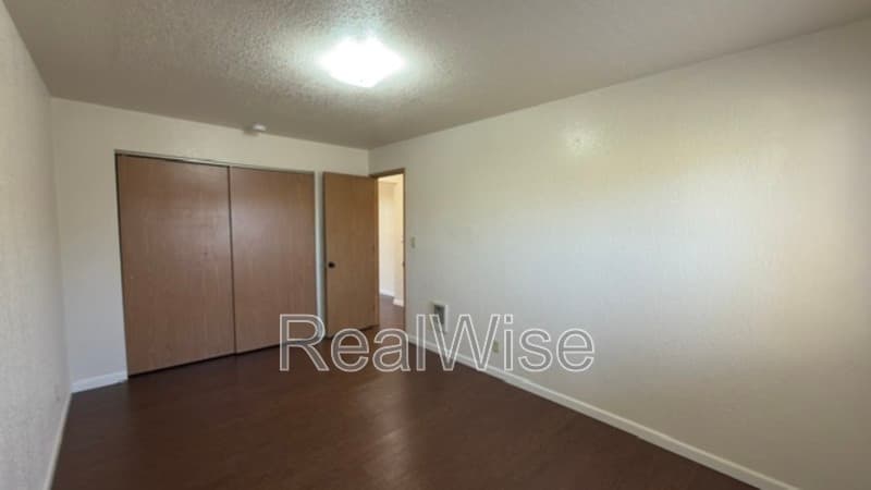 Sutherlin Condo: 415 W First Ave
