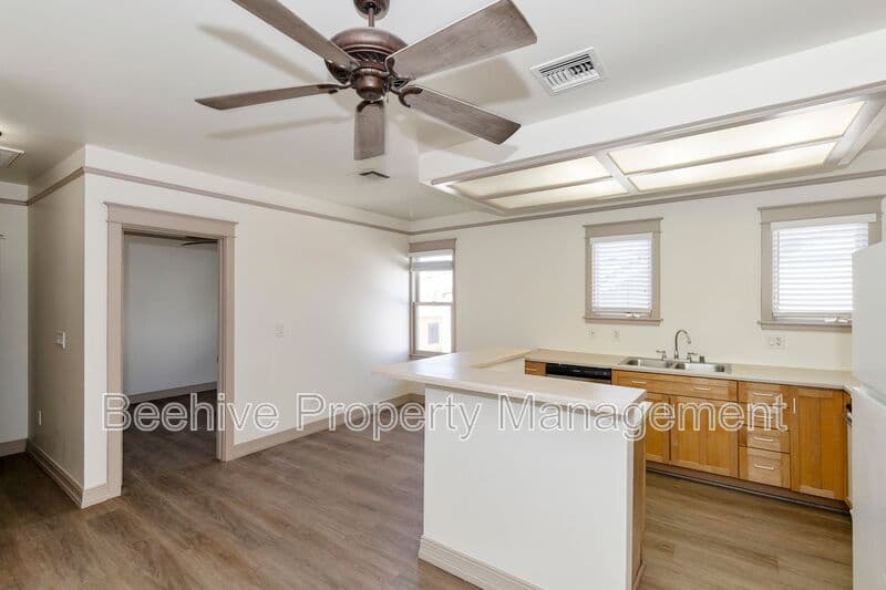 Phoenix House: 1301 W Monroe St