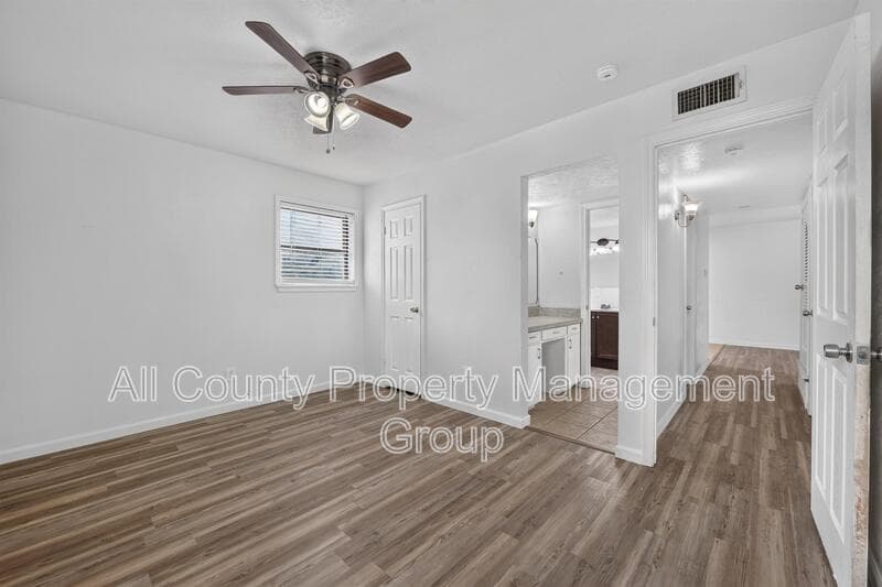 Bedford House: 2024 Charleston Drive