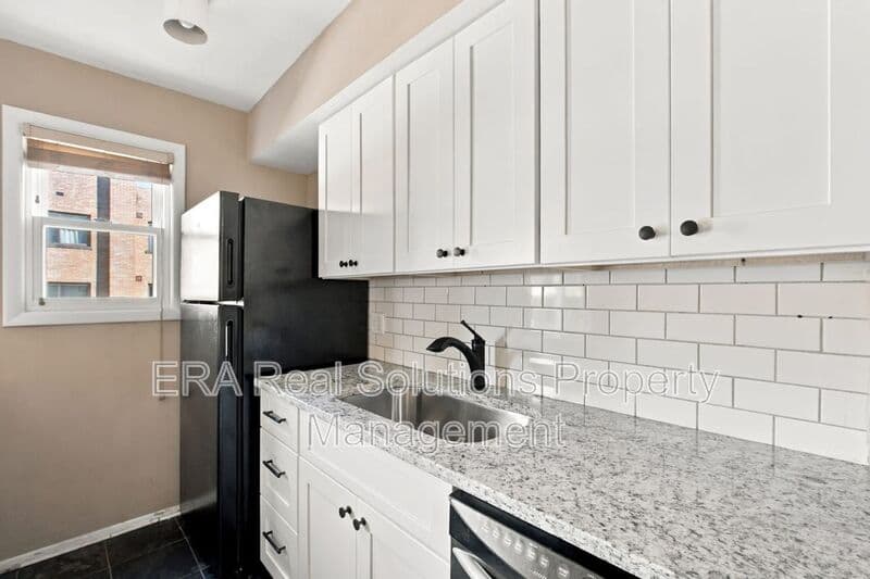 Cincinnati House: 2436 Grandview Ave.