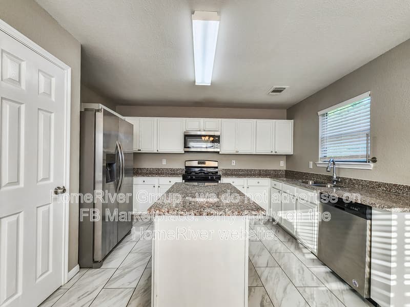 Baytown House: 10606 Gold Finch Rd