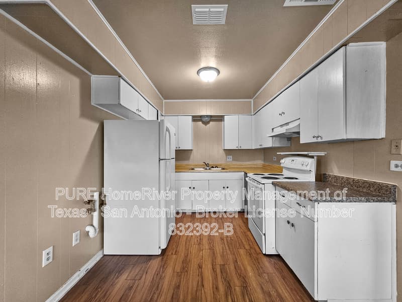 San Antonio Townhome: 217 W Silver Sands