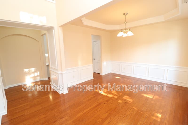 Raleigh House: 12554 Honeychurch St