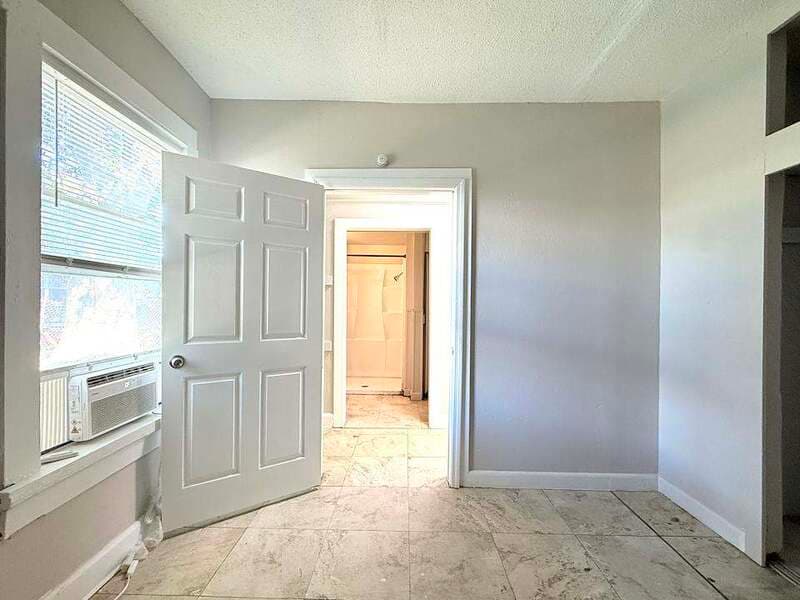 St. Petersburg House: 975 13th Avenue South