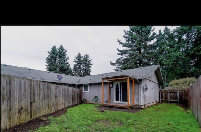 Vancouver House: 1420 Northeast 142nd Avenue
