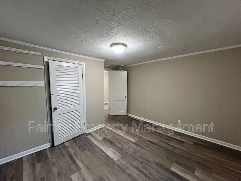 Durham House: 2616 S Roxboro St