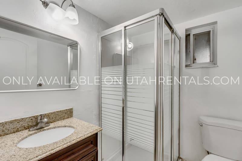 Farmington House: 398 W State St