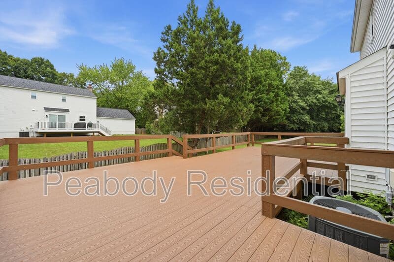 Great Falls House: 10609 Oxford Ct