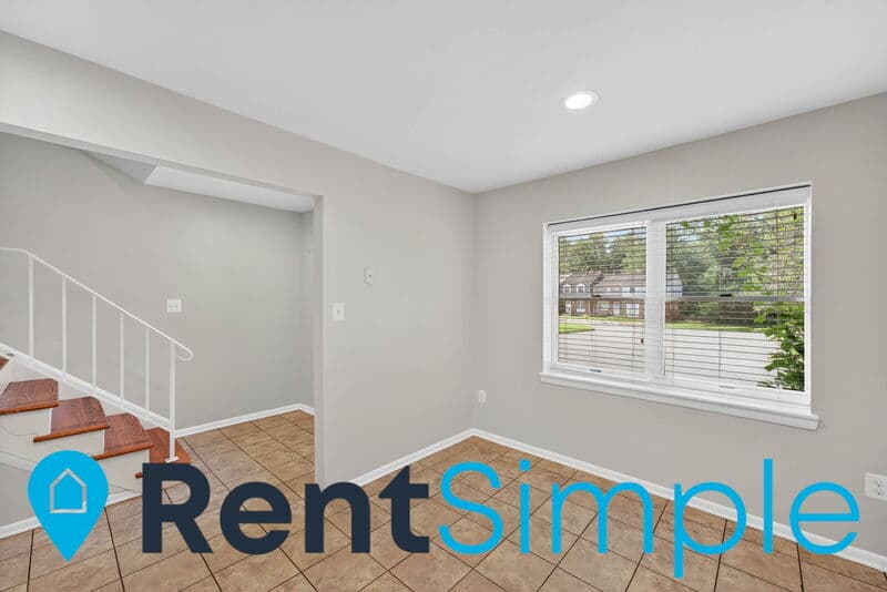 Woodbridge Townhome: 14828 Ensor Ct.