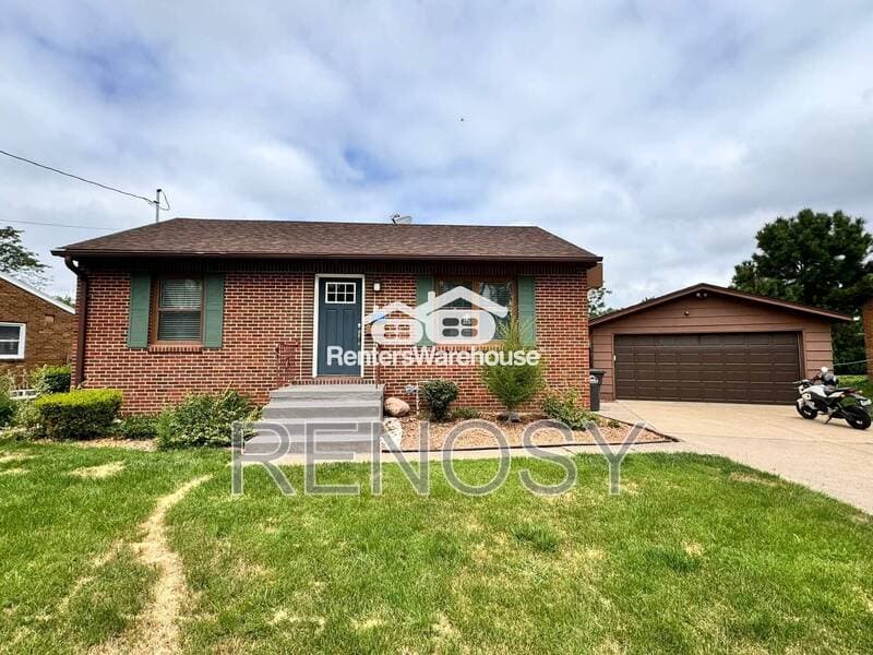 Urbandale House: 6111 Francis Ave