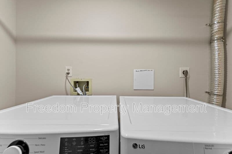 Manassas Townhome: 8644 Sanderling Dr