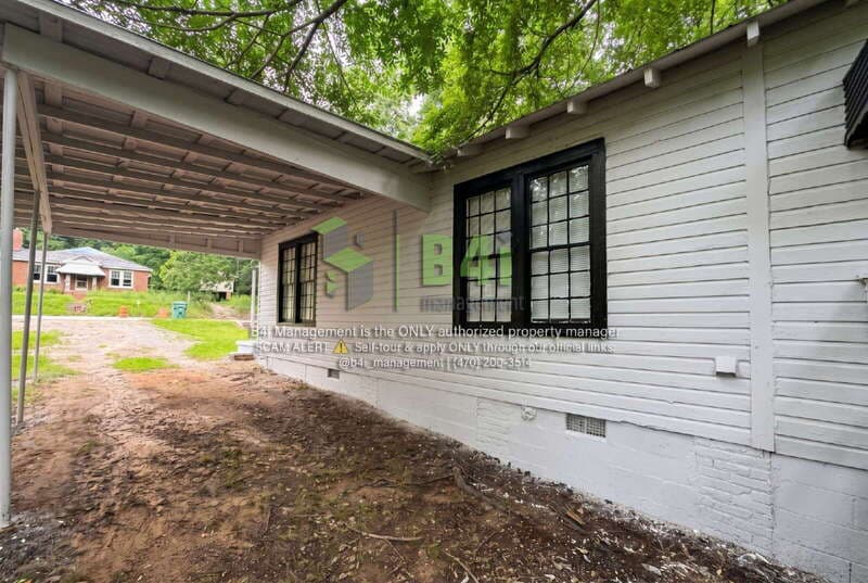 Milledgeville House: 1645 Vinson Hwy