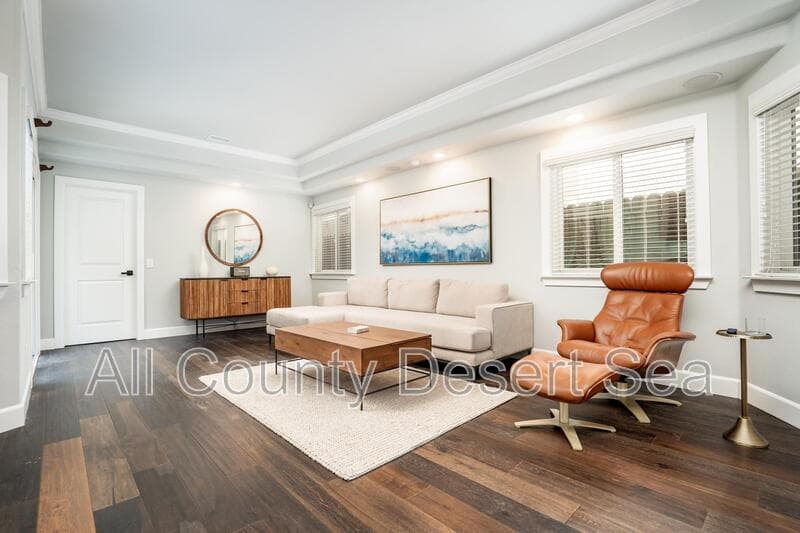 Huntington Beach House: 621 8th St