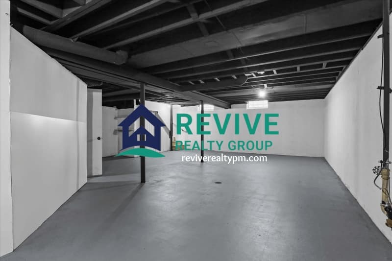 Roseville House: 28059 Floral Street
