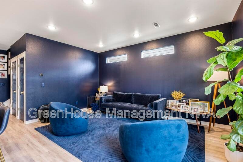 Bentonville House: 1041 Ventnor Ave