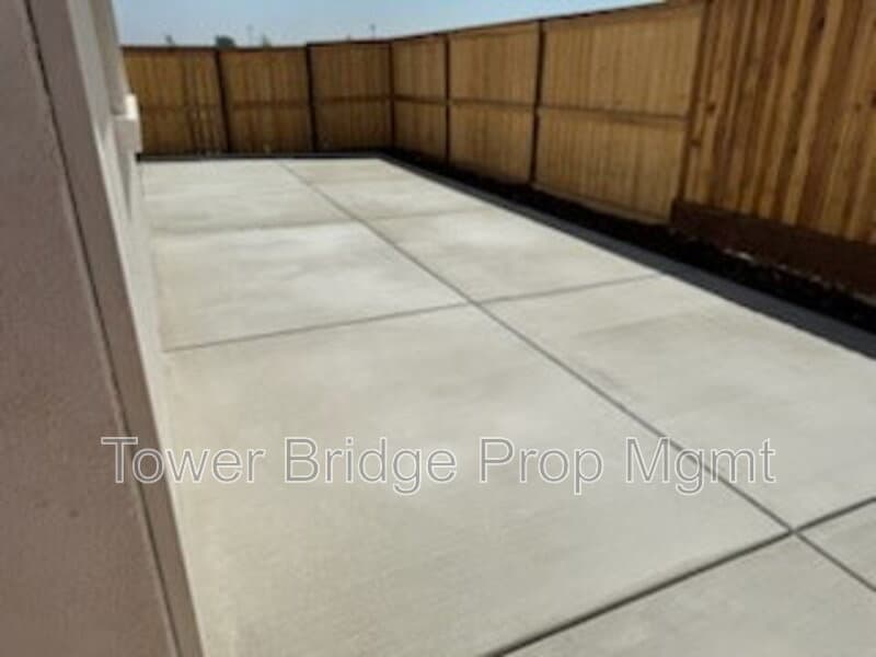 Roseville House: 2033 Blue Star Drive