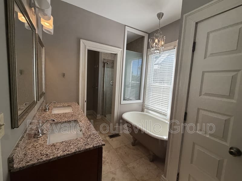 Louisville House: 102 Waverly Court