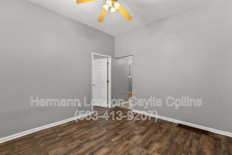Saint Louis House: 6918 Moellenhoff Street