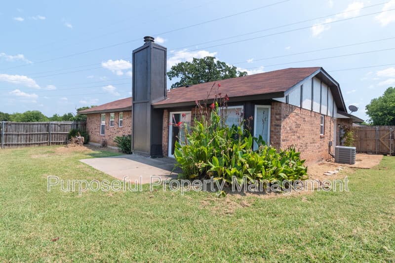 Spencer House: 8913 Bentree Country Way