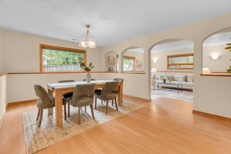 Portland House: 9255 Southwest Boones Ferry Road
