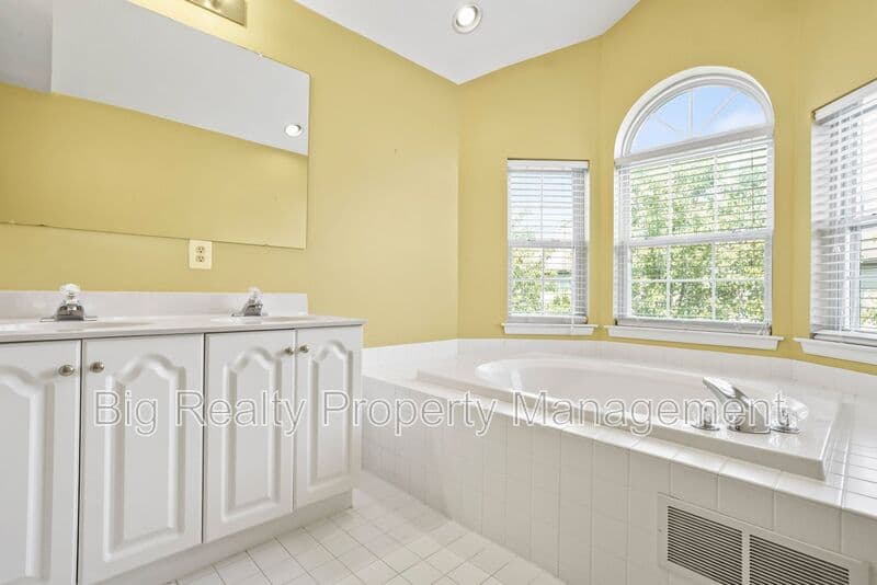 Collegeville House: 114 Harvard Dr