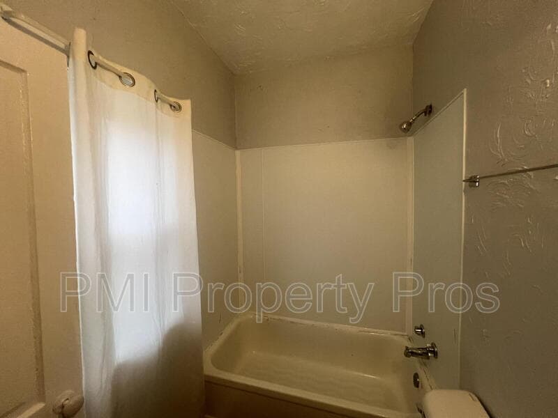Milwaukee Condo: 2439A N Dr William Finlayson