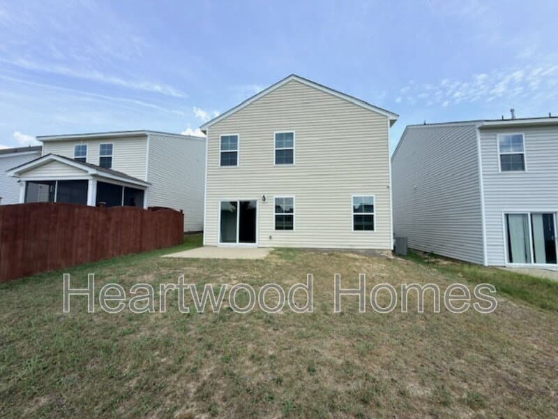 Elgin House: 406 Eclipse Lane