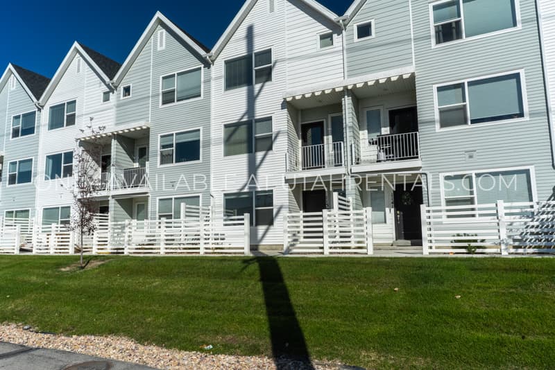 Saratoga Springs Townhome: 1139 E Hatch Row