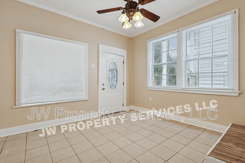 New Orleans House: 914 - 16 Hagan Ave.