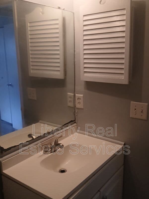 Hinesville House: 910 Berkshire Ter