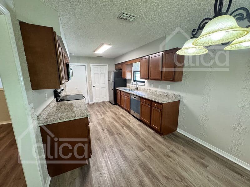Orange Park House: 1959 Sussex Dr N