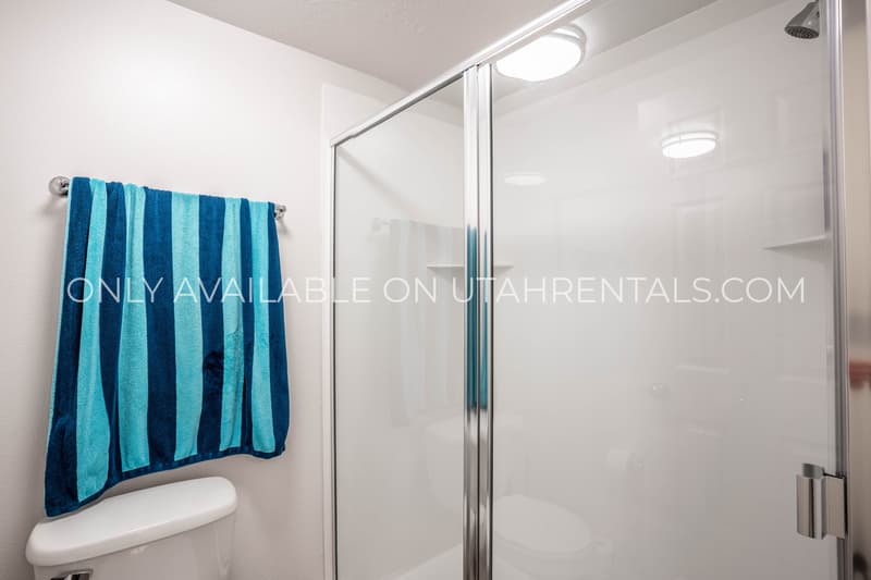 Provo House: 884 E 700 N