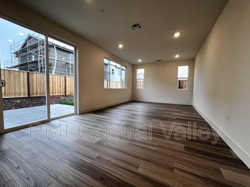 Manteca House: 3275 Hayduke Street