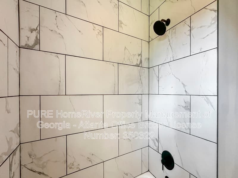 Mableton House: 5205 Silhouette Ln SW