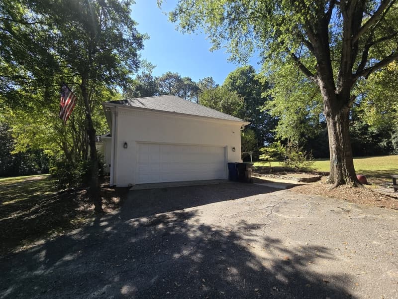 Raleigh House: 5516 Den Heider Way