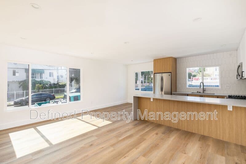 Los Angeles Condo: 5358 Loma Linda Ave