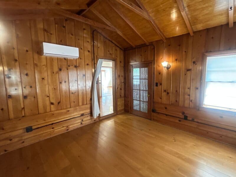 Montrose House: 2434 Florencita Drive