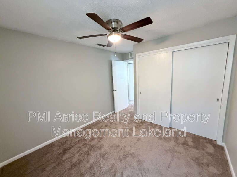 Lakeland House: 3584 Raintree Cir