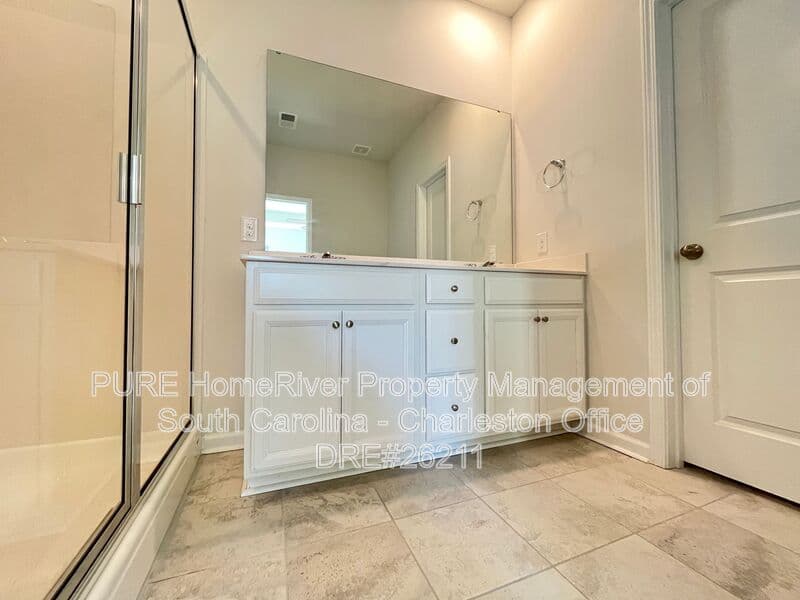 Goose Creek House: 105 Sequoia Ln