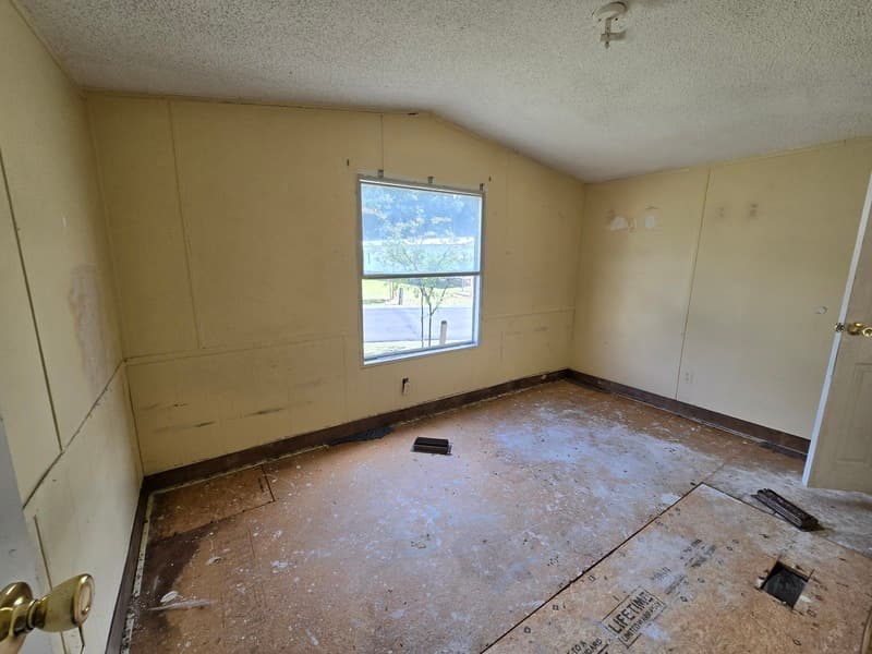 Fayetteville House: 2115 Cattail Cir