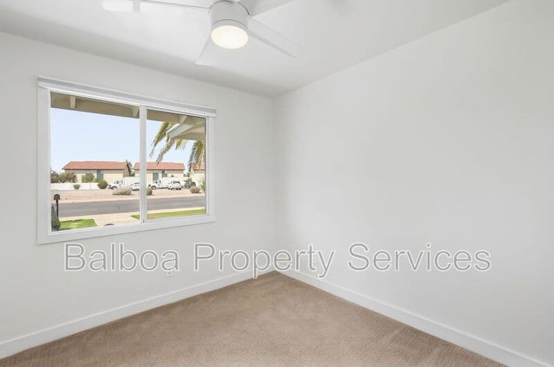 Gilbert House: 1 N Cottonwood Dr
