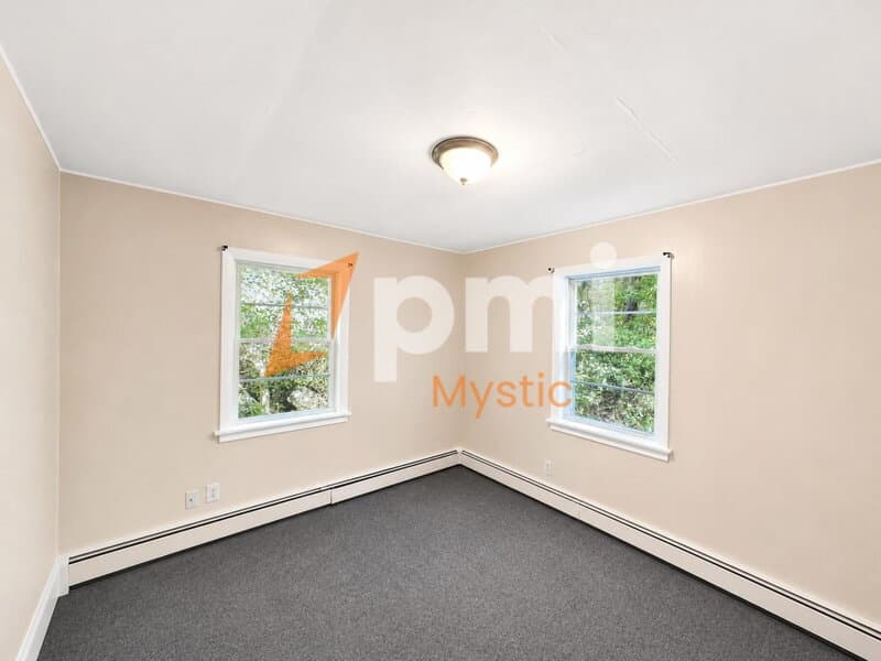 North Stonington House: 24 Milltown Road