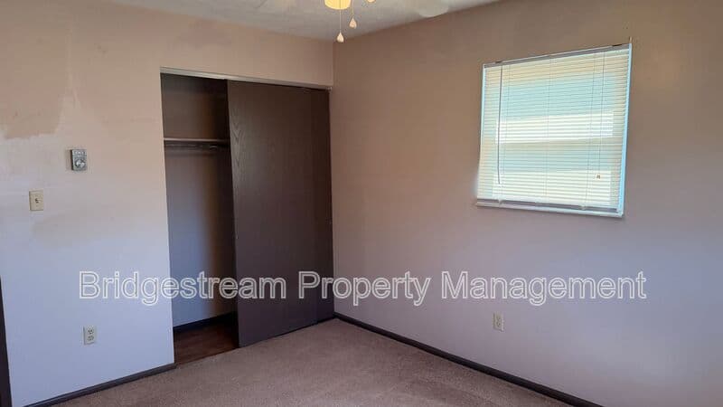 Germantown House: 40 Candlewood Ct