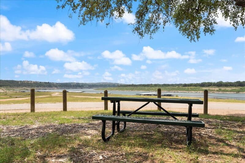 Lago Vista Condo: 5800 Club House Drive A