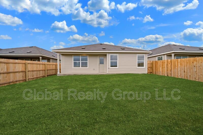 Seguin House: 9105 Navarro Vis
