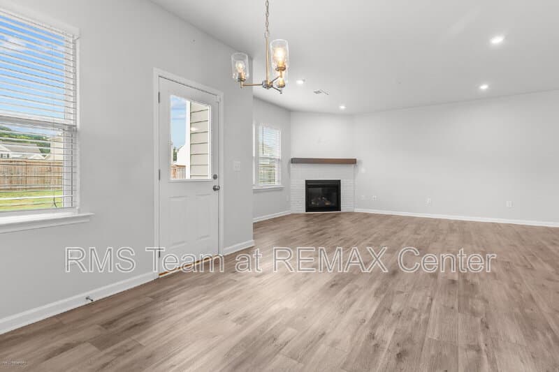 Auburn House: 1333 Maston Rd