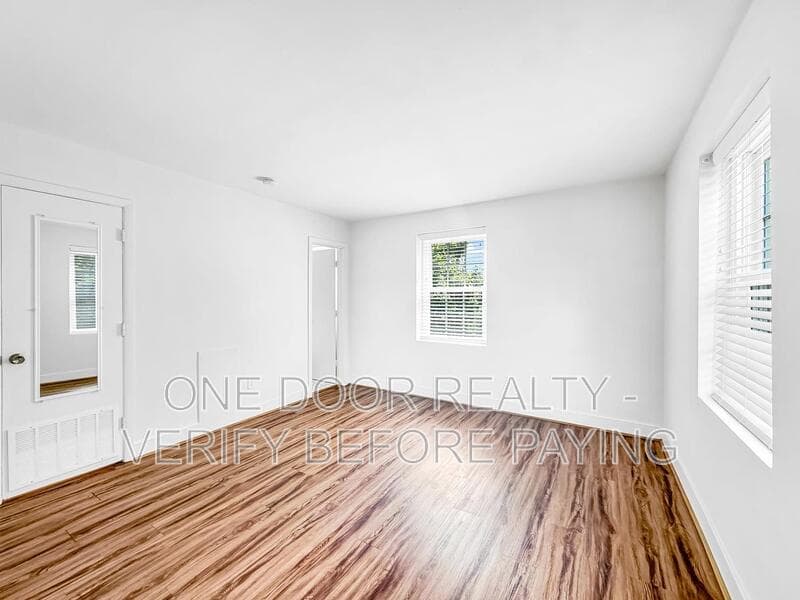 Williamsburg Condo: 732 Scotland Street